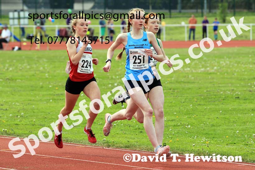 Women and Girls 800 metres, 2022 North Eastern Track and Field Champs., Middlesbrough. David T. Hewitson/Sports for All Pics